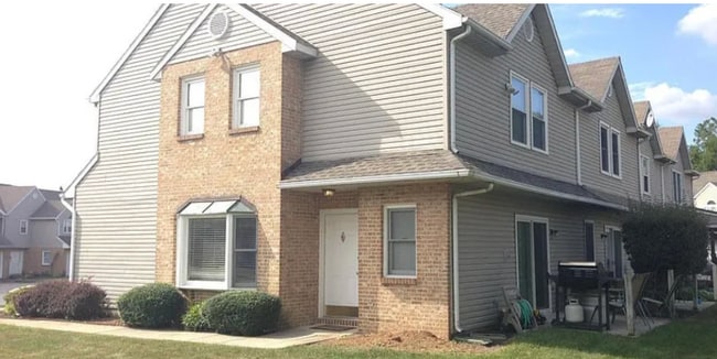 375 Jonathan Ct in Hummelstown, PA - Building Photo - Building Photo