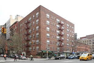 86 West 12th in New York, NY - Building Photo