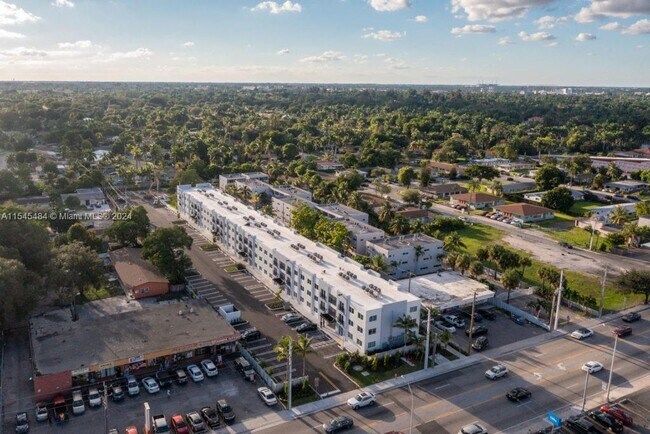 14752 NE 6th Ave, Unit 105 in Miami, FL - Building Photo - Building Photo