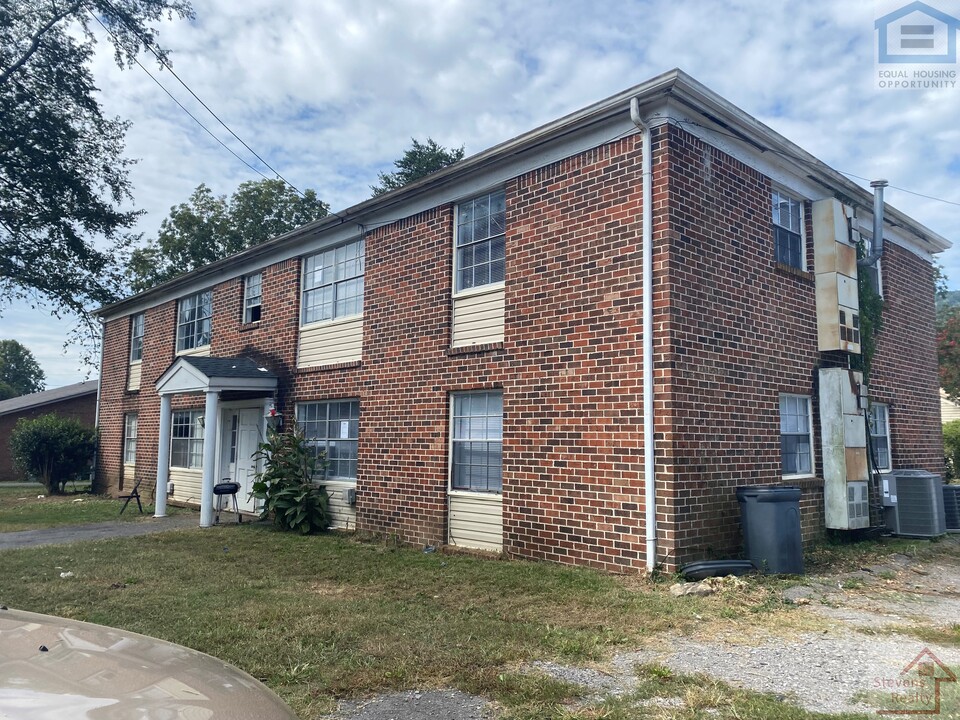 411 Elm Ave-Unit -2 in Jasper, TN - Building Photo