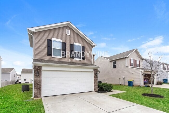 8043 Fisher Bend Dr in Indianapolis, IN - Foto de edificio - Building Photo