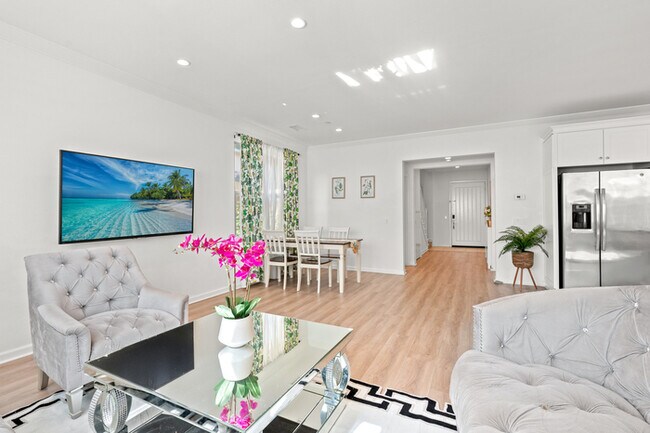 110 Sugar Cane in Irvine, CA - Building Photo - Building Photo