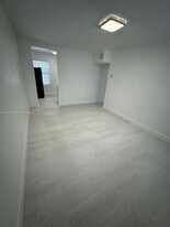 7360 SW 21st St in Miami, FL - Building Photo