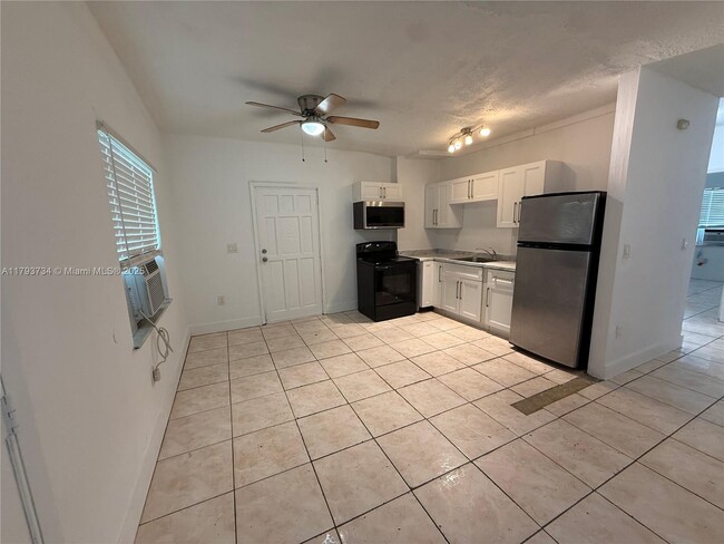 6907 NW 2nd Ave in Miami, FL - Building Photo - Building Photo