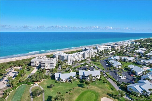 5565 NE Gulfstream Way in Stuart, FL - Building Photo - Building Photo