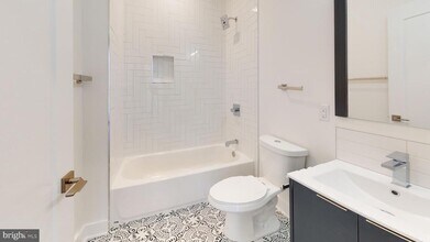 812 N 16th St-Unit -6 in Philadelphia, PA - Building Photo - Building Photo
