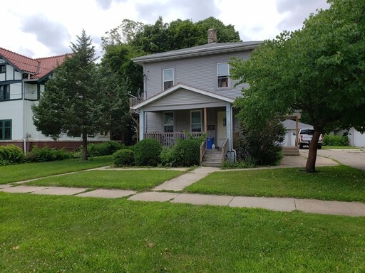 property at 822-822 Wisconsin Ave