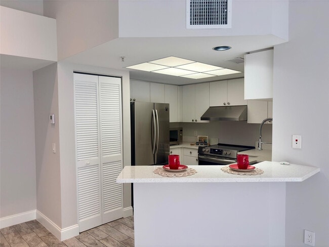 2119 SE 10th Ave in Fort Lauderdale, FL - Building Photo - Building Photo