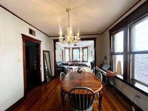 2340 W Thomas St in Chicago, IL - Building Photo - Building Photo