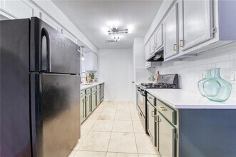 1465 S Meadows Dr in Austin, TX - Building Photo - Building Photo