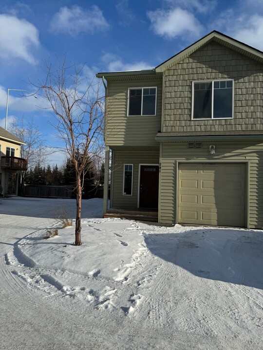 241 Glenn Abbey Pl in Anchorage, AK - Building Photo