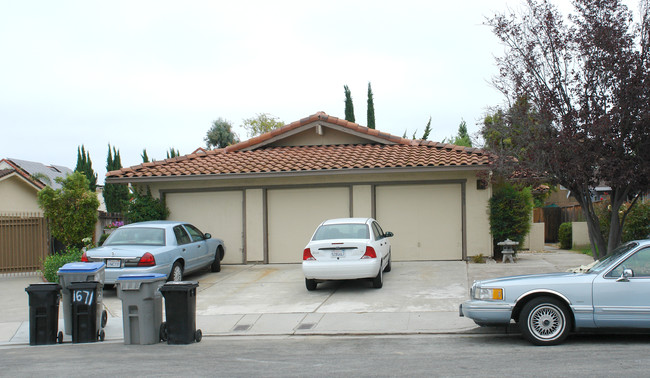 1669-1671 Merriton Ct in San Jose, CA - Foto de edificio - Building Photo