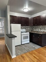 5668 N Ridge Ave, Unit ONE BED in Chicago, IL - Building Photo