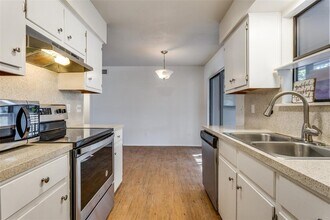 2214 Winchester Dr in Georgetown, TX - Foto de edificio - Building Photo