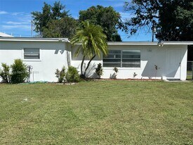708 S Bond St in Clewiston, FL - Building Photo