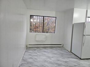 7920 Astoria Blvd, Unit East Elmhurst rental in East Elmhurst, NY - Foto de edificio - Building Photo