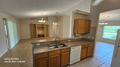 33 Fenwick Ln in Palm Coast, FL - Building Photo - Building Photo