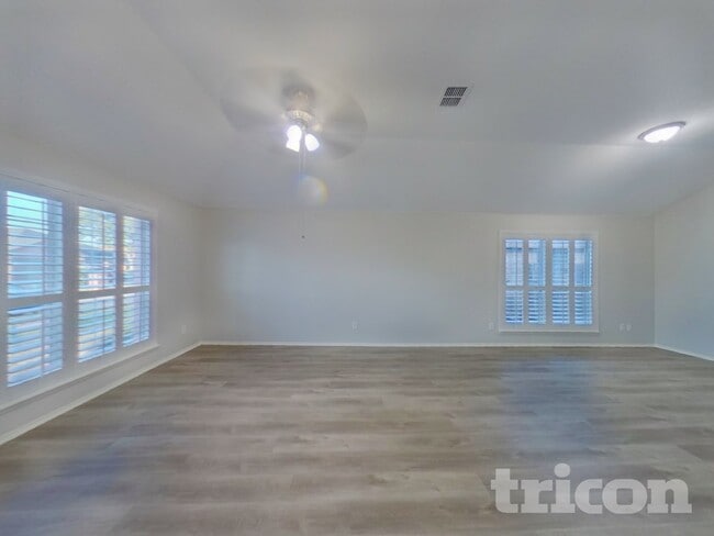 4703 Topaz Ln in Granbury, TX - Foto de edificio - Building Photo