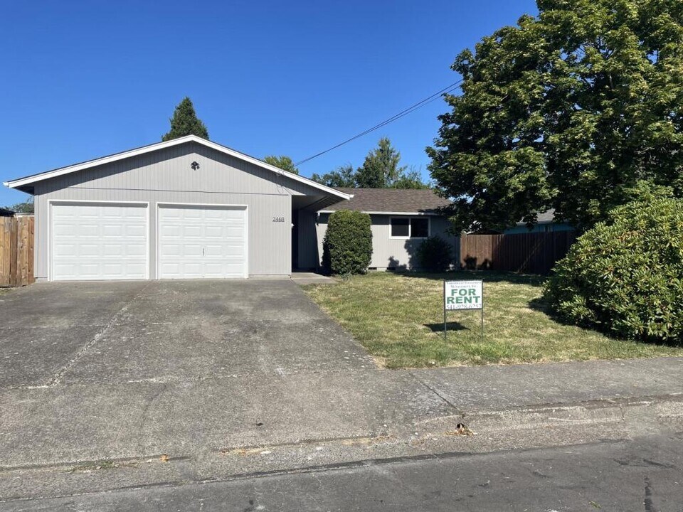 2468 SE Thurston St in Albany, OR - Building Photo