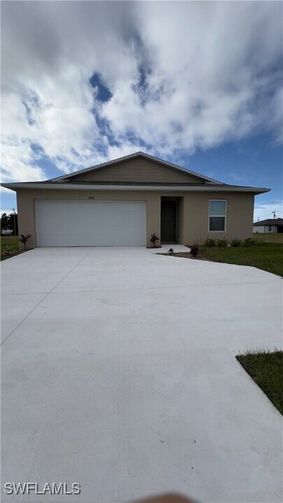 2426 Santa Barbara Blvd N in Cape Coral, FL - Building Photo