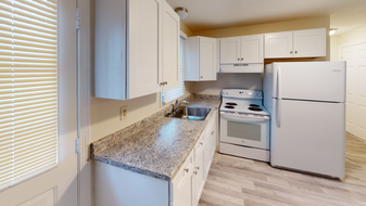 9 Park St in Stafford, CT - Building Photo