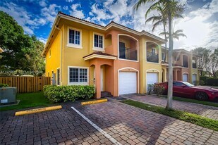 330 SW 2nd Ave in Hallandale Beach, FL - Building Photo