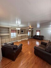 12 Green Ln in Levittown, NY - Building Photo - Building Photo