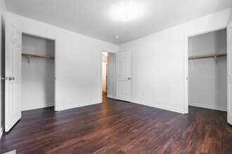 Embassy Townhomes in Muldraugh, KY - Foto de edificio - Interior Photo