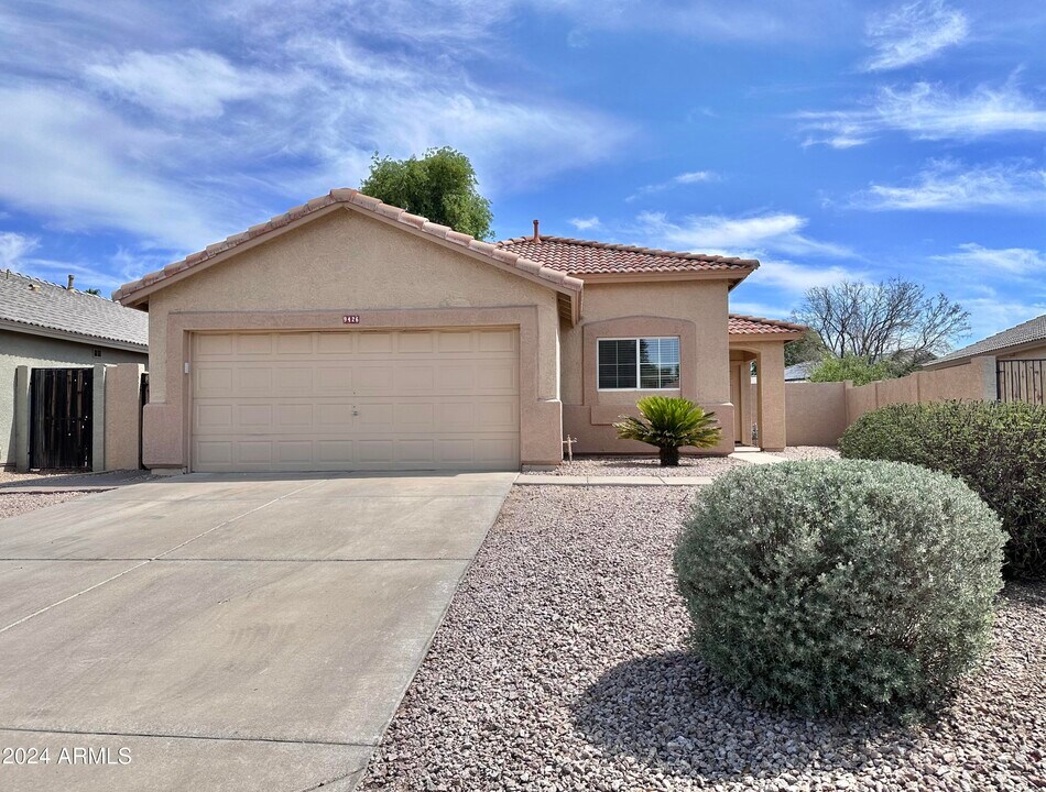 9426 W Monroe St in Peoria, AZ - Building Photo