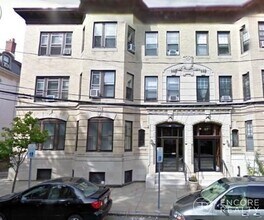 99 Marion St, Unit 6 in Brookline, MA - Foto de edificio - Building Photo