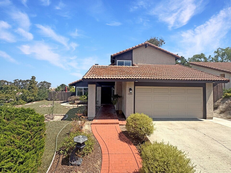 11310 Cloudcrest Dr in San Diego, CA - Building Photo