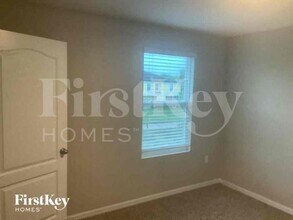 1807 Greenwood Valley Dr in Plant City, FL - Building Photo - Building Photo