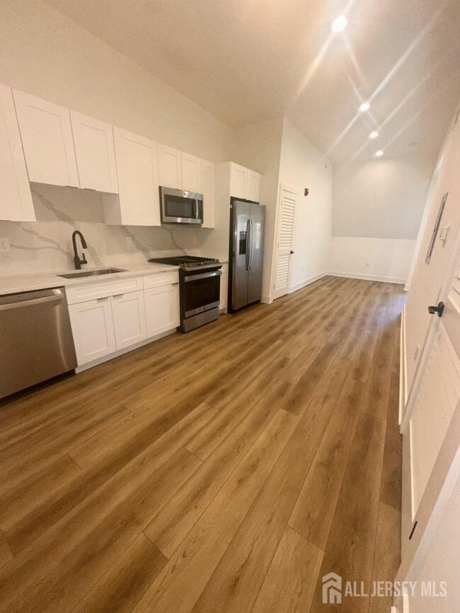 195 Main St in Metuchen, NJ - Building Photo - Building Photo