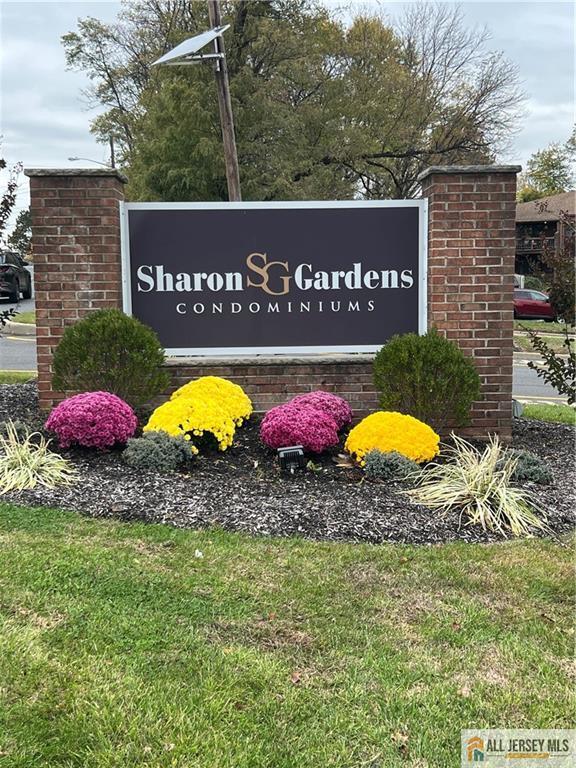property at 306 Sharon Garden Ct