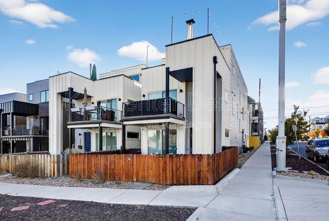 1299 Newton St in Denver, CO - Building Photo - Building Photo