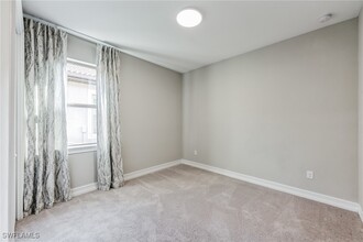 16246 Aberdeen Wy in Naples, FL - Foto de edificio - Building Photo