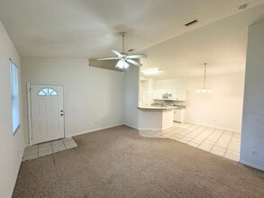 22 Farraday Ln in Palm Coast, FL - Foto de edificio - Building Photo