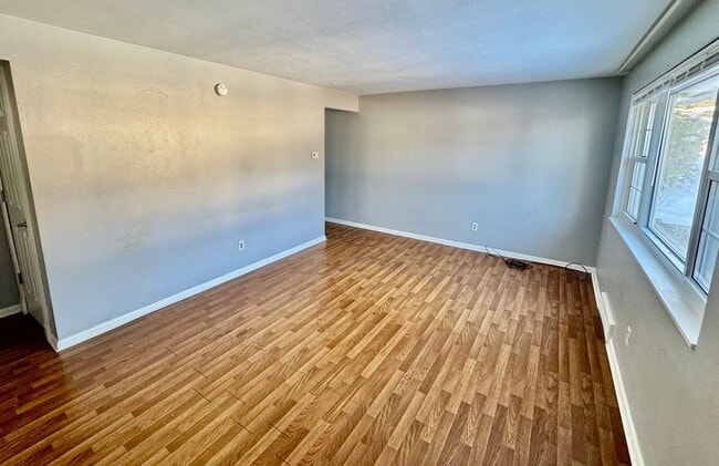 148 Le Beau Pike in Pittsburgh, PA - Building Photo - Building Photo