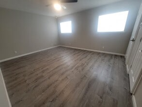 3700 83rd St, Unit 8 in Galveston, TX - Building Photo - Building Photo