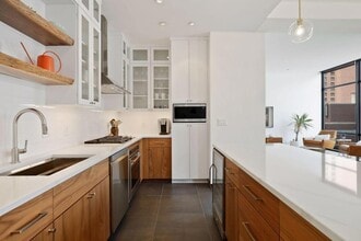 201 S 11th St in Minneapolis, MN - Building Photo - Building Photo