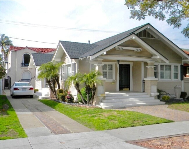 735 Obispo Ave in Long Beach, CA - Foto de edificio - Building Photo
