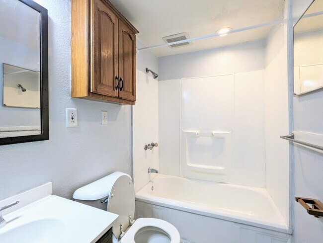 5139 Carnegie St, Unit 1 in Pittsburgh, PA - Building Photo - Building Photo