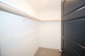 2707 E Tamarind Dr in Fresno, CA - Building Photo - Building Photo