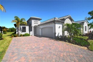 1975 Mustique St in Naples, FL - Building Photo