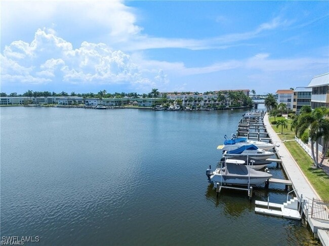 property at 3070 Gulf Shore Blvd N