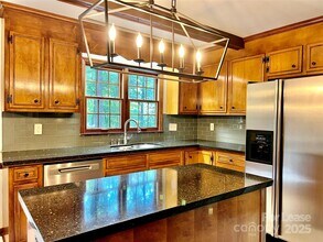 911 Reverdy Ln in Matthews, NC - Building Photo - Building Photo