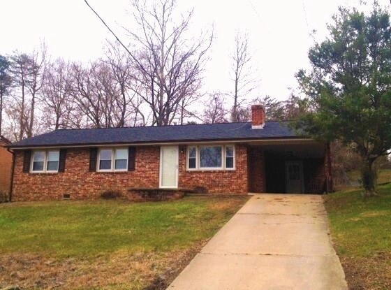 300 Lakeside Dr in Danville, VA - Building Photo - Building Photo