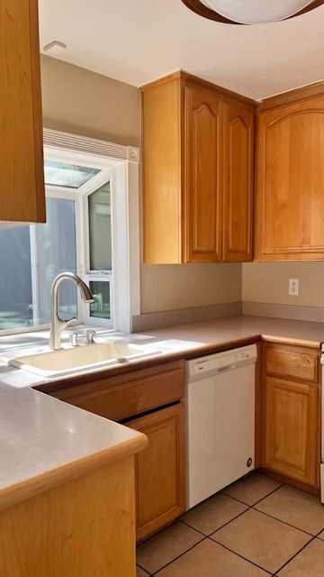 2828 Royal Ann Ln in Concord, CA - Foto de edificio - Building Photo