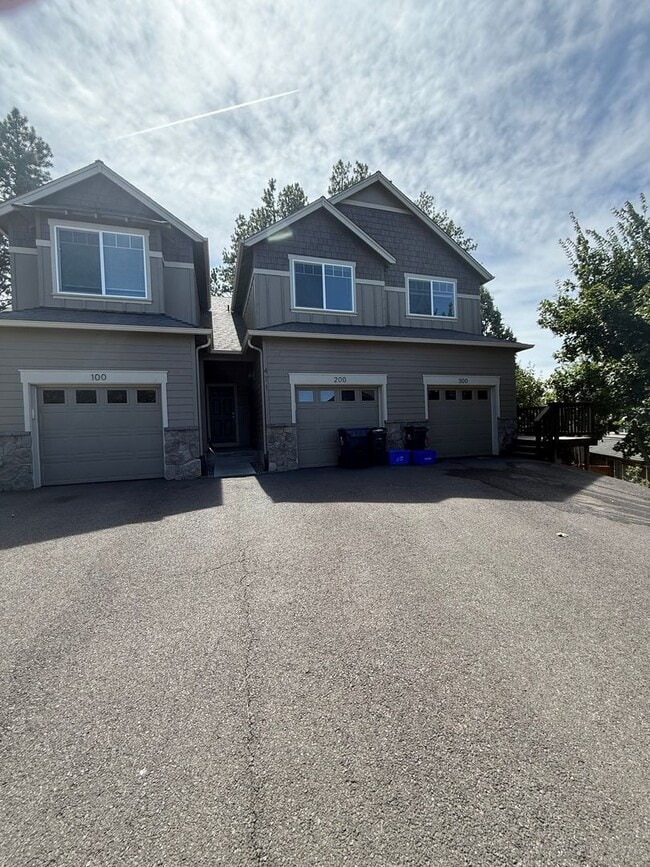 property at 471 SW Garfield Ave