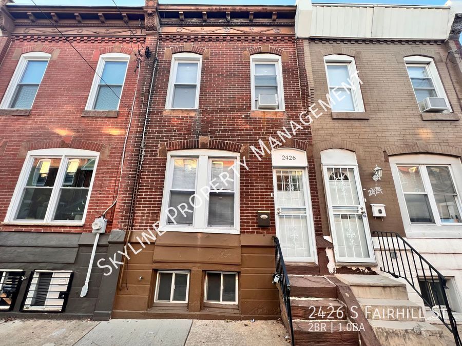 2426 S Fairhill St in Philadelphia, PA - Building Photo